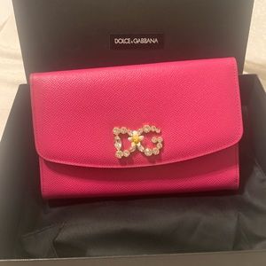 Dolce Gabbana wallet on chain